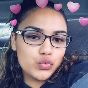 Meet your Posher, Dalia